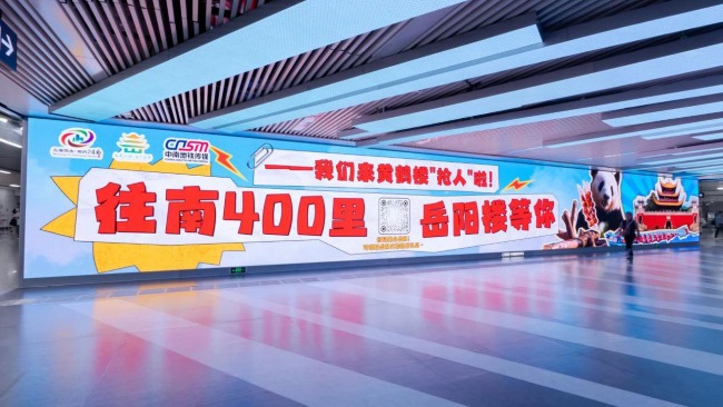武漢街道口地鐵站換乘墻面LED廣告，武漢地鐵通道大屏廣告價(jià)格