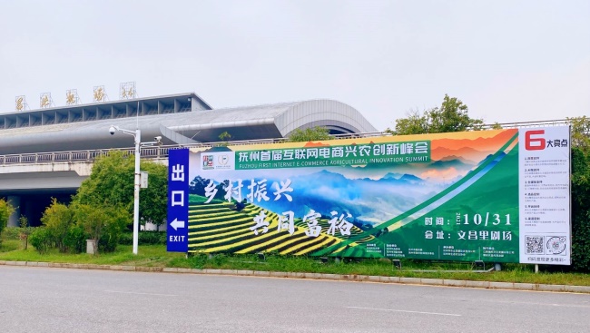 南昌機(jī)場(chǎng)戶外出入口戶外大牌廣告投放，南昌機(jī)場(chǎng)停車場(chǎng)大牌廣告
