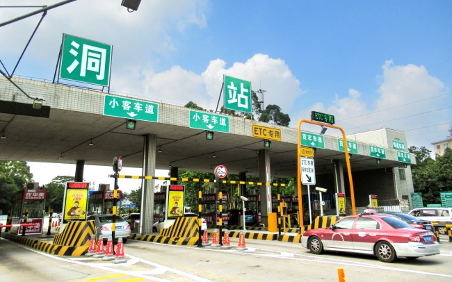 廣州龍洞收費站燈箱廣告投放優(yōu)勢，廣州收費站龍洞站廣告價格