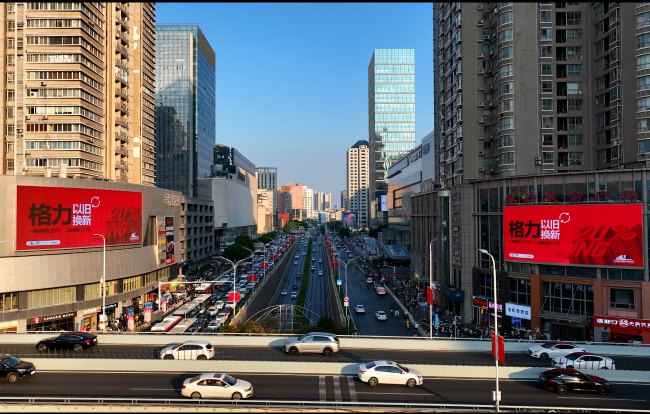 武漢洪山街道口十字路口雙子LED廣告投放，武漢LED大屏廣告價格