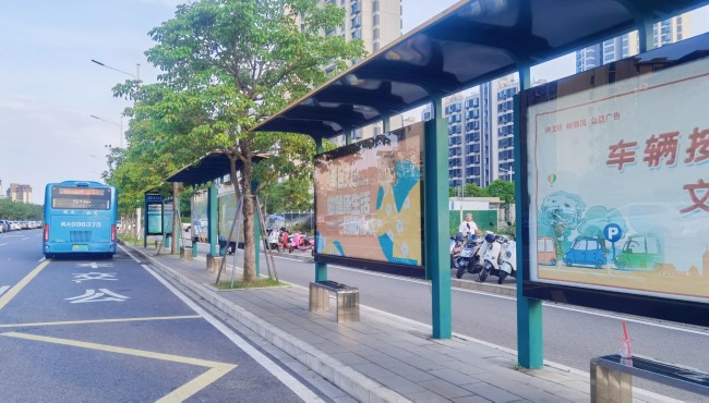 福州公交站臺(tái)大牌廣告投放，福州巴士候車(chē)亭大牌廣告價(jià)格