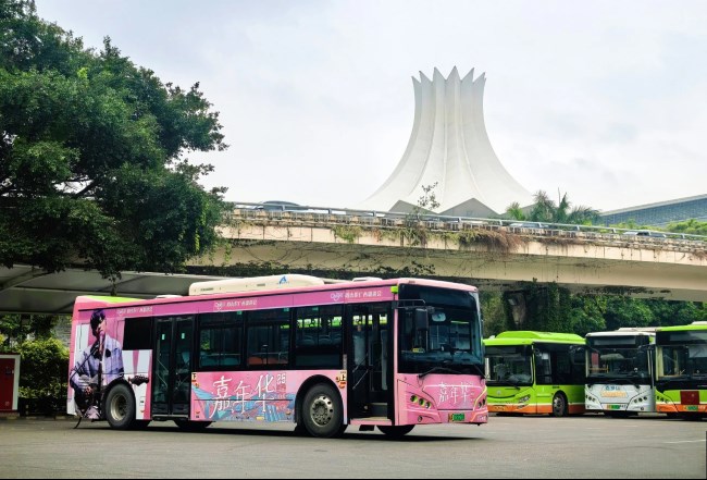 南寧公交車身外車貼廣告投放，南寧巴士車身噴繪廣告價格