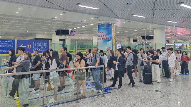 深圳福田高鐵站包柱燈箱廣告投放，福田站高鐵大屏廣告