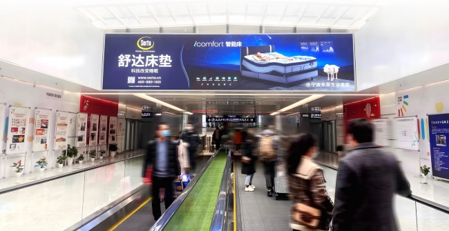 寧波機(jī)場(chǎng)GTC通廊頂部燈箱廣告投放，寧波櫟社機(jī)場(chǎng)大屏廣告