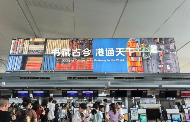 寧波機場出發(fā)大廳值機島上方大牌廣告投放，寧波櫟社機場廣告