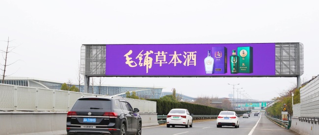 長沙機(jī)場(chǎng)高速跨線橋LED廣告，長沙黃花機(jī)場(chǎng)高速大屏廣告價(jià)格
