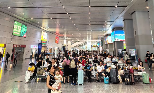 佛山西站候車大廳檢票口上方廣告，佛山西高鐵站大屏廣告價(jià)格