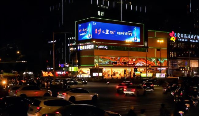 南寧華豐城大屏LED廣告投放，南寧裸眼3D大屏廣告