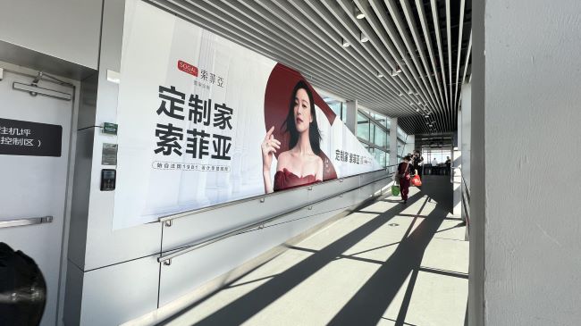 廣州機(jī)場T2外廊橋大牌廣告投放，廣州白云機(jī)場內(nèi)廊橋廣告價(jià)格