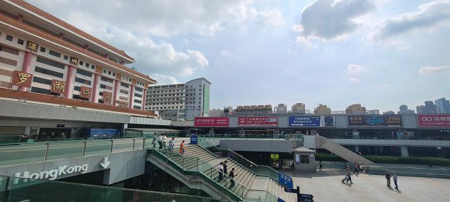 深圳羅湖口岸廣場(chǎng)大牌廣告投放，深圳站羅湖火車站廣告價(jià)格