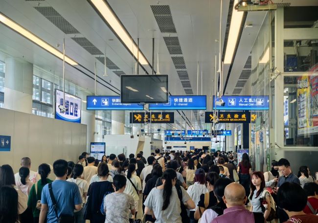 深圳福田口岸大屏廣告投放，深圳站福田口岸LED廣告價格